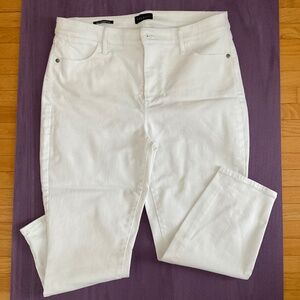 NWT 4 pocket white Jegging crop